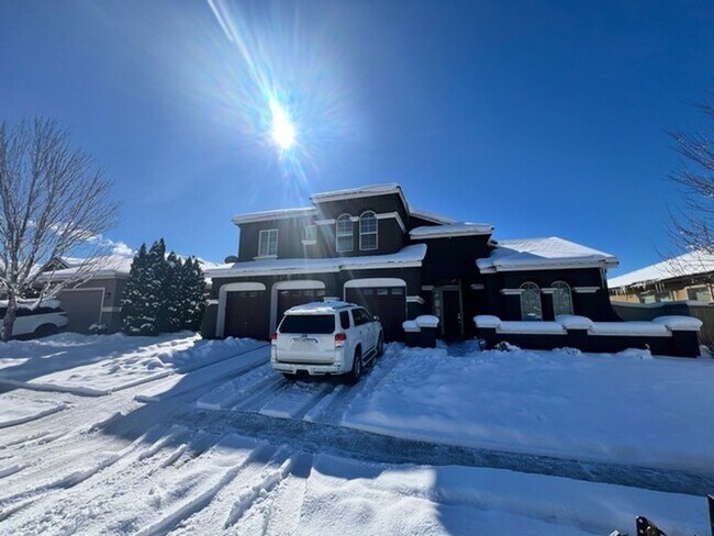 Foto del edificio - Spacious Four Bedroom Home off Veterans Parkway