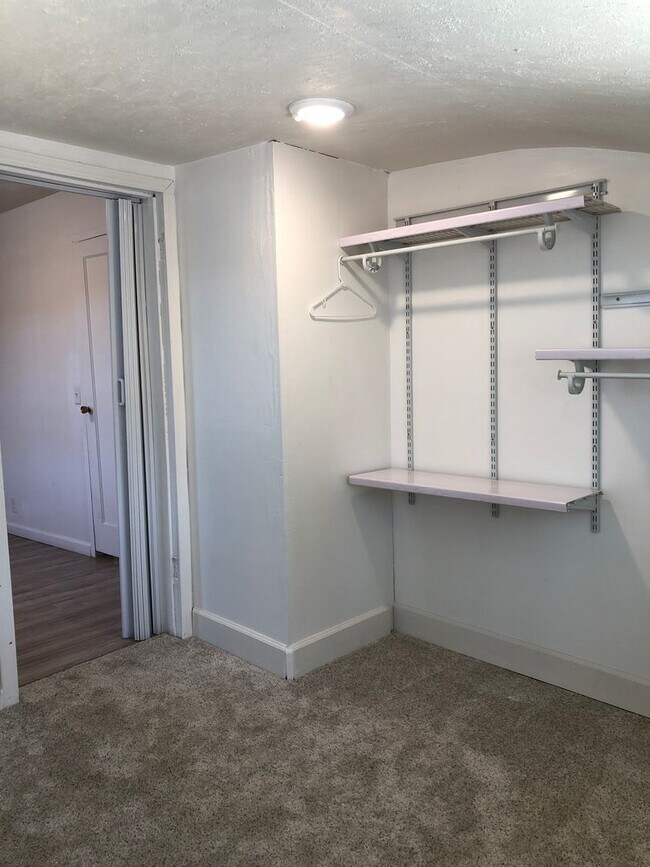 Foto del edificio - 307 W 8th St