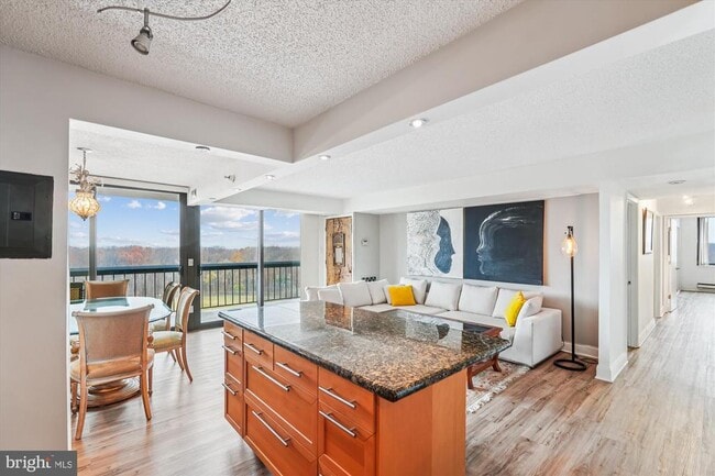 Building Photo - 7401 Westlake Terrace