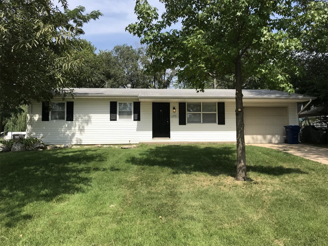 Primary Photo - 1451 Kathleen Dr