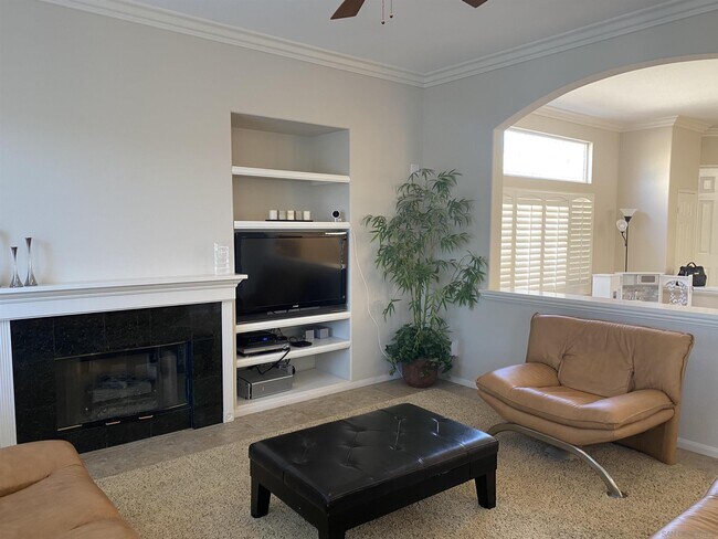 Building Photo - 10992 Cloverhurst Way