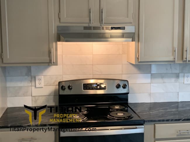 Building Photo - 2 Bed/1.5 Bath Apartment