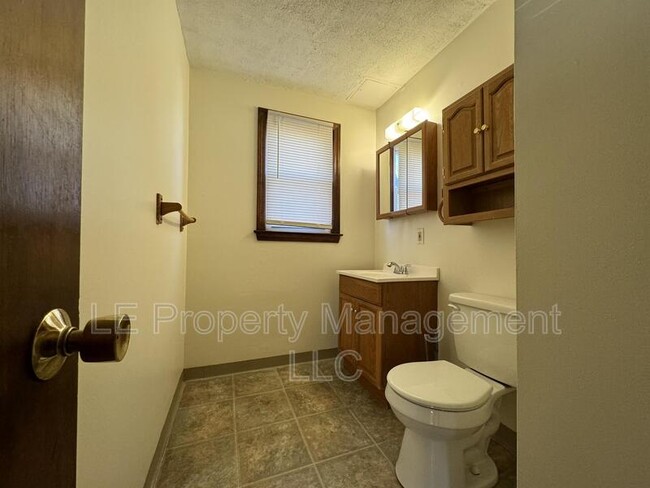 Building Photo - 172 Rethal St