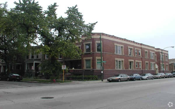 Primary Photo - 2756 N Troy St