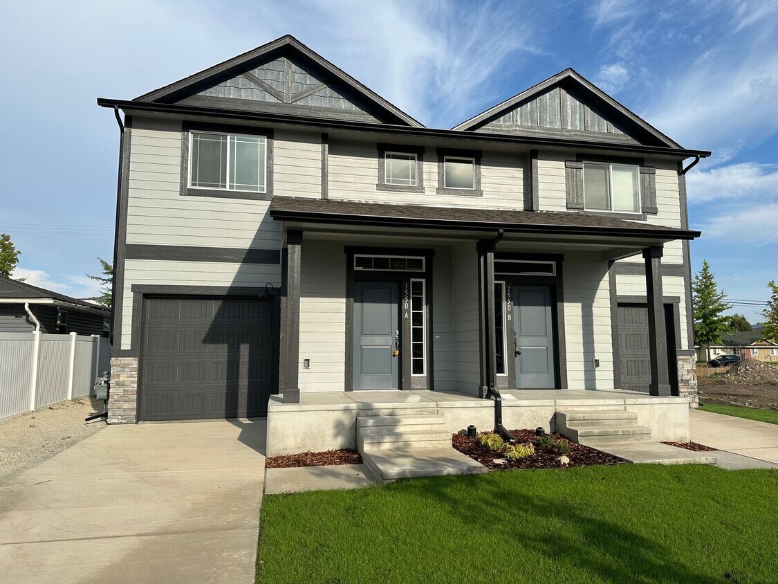 Primary Photo - Brand New Post Falls Duplex