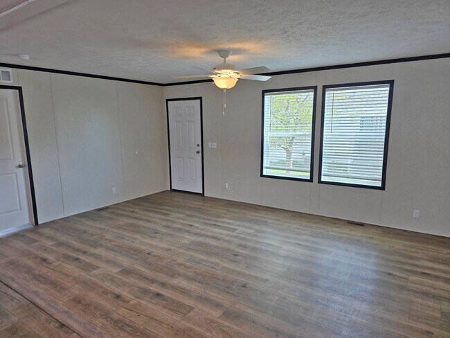 Building Photo - 781 W Walcott Rd