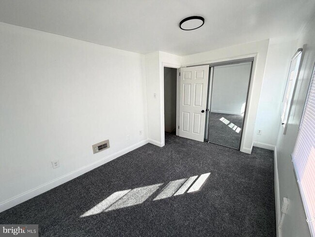 Foto del edificio - 4905 Knorr St