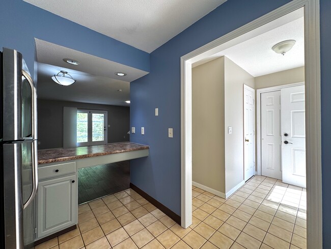 Building Photo - 114 Oak Ridge Dr