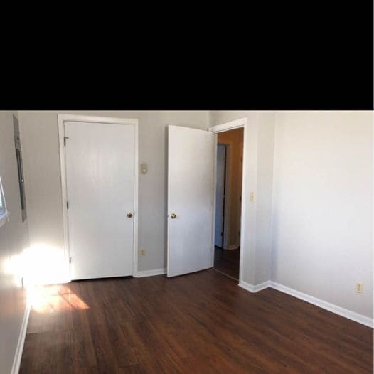 Building Photo - 212 Elm St