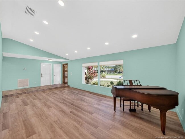 Foto del edificio - 3055 SE Glasgow Dr