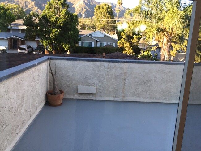 Foothill View - 3222 Fairesta St
