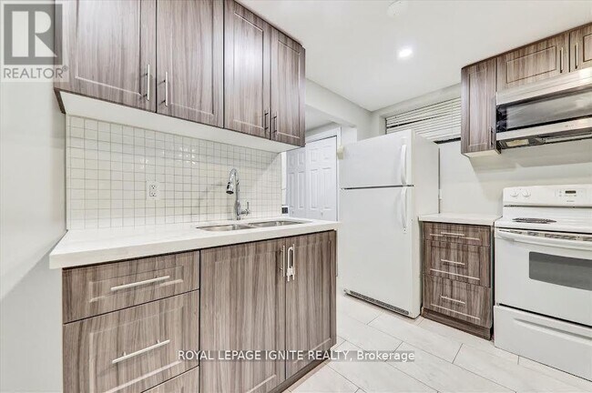 Building Photo - 36 Hillside Dr