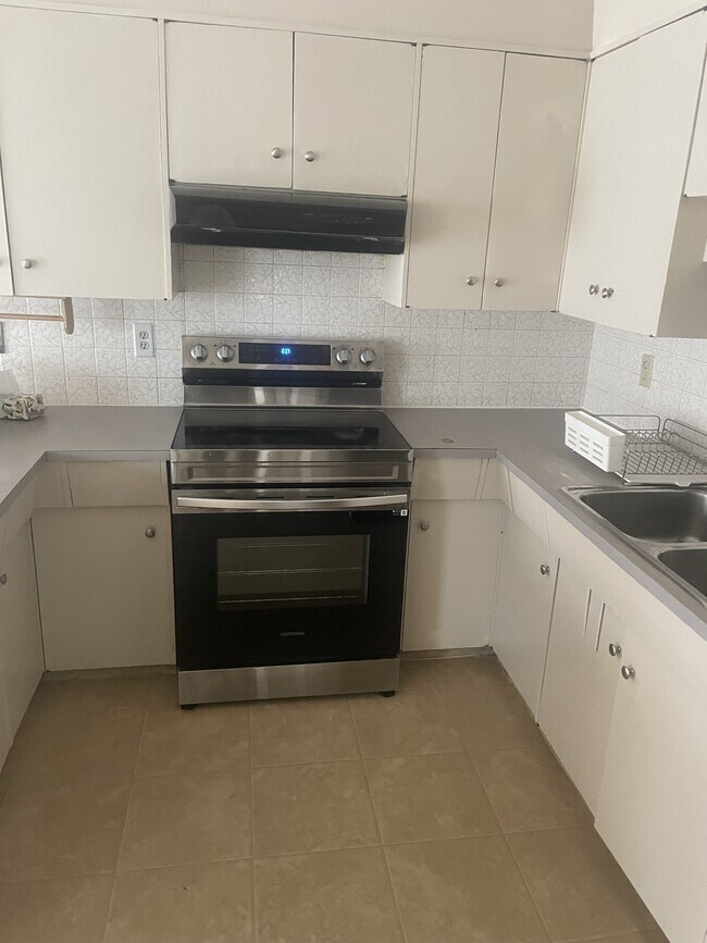 Building Photo - 3518-3578 78 St NW