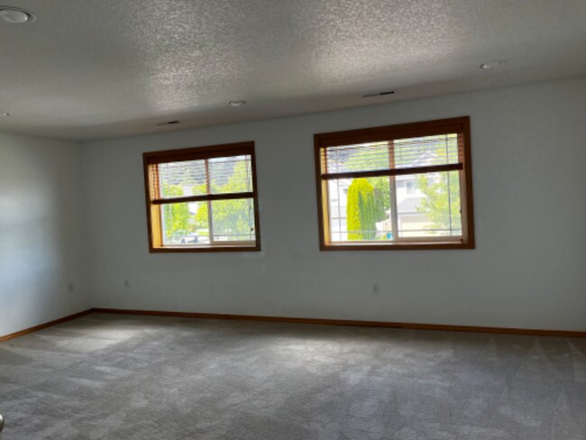 Building Photo - 24 S 32nd Pl