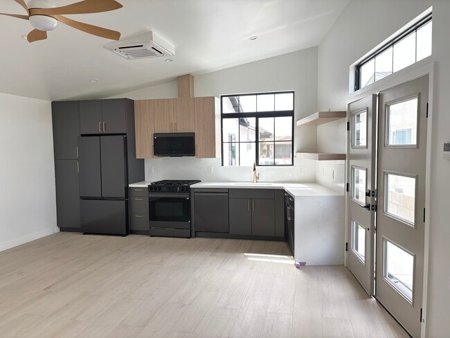 Building Photo - 8235 Casa Blanca Pl