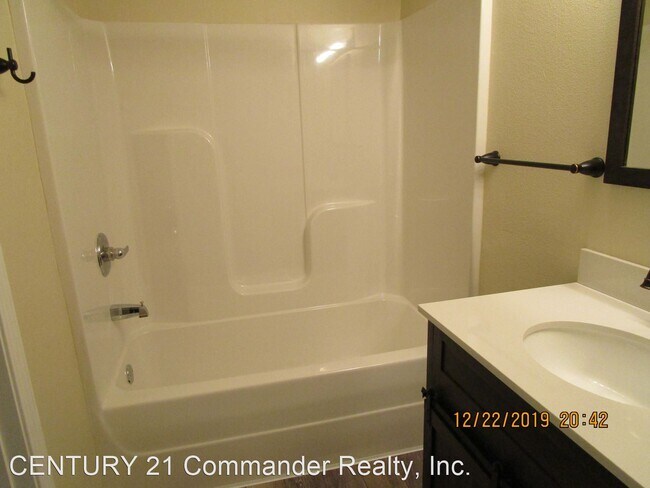 Foto del edificio - 3 br, 2 bath House - 3012 E 3rd St