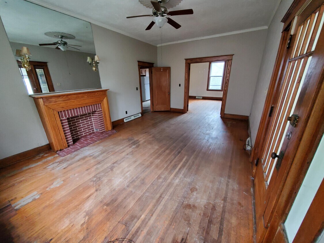 Primary Photo - 423 S Fayette St
