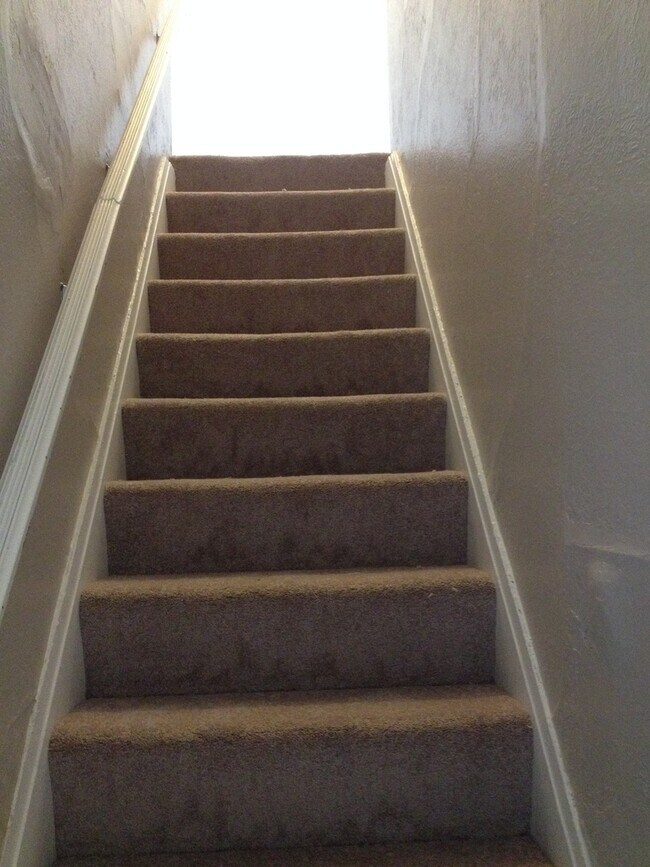 Foto del edificio - Available July 2024 - 4 Bedroom, 1 Bath Ho...