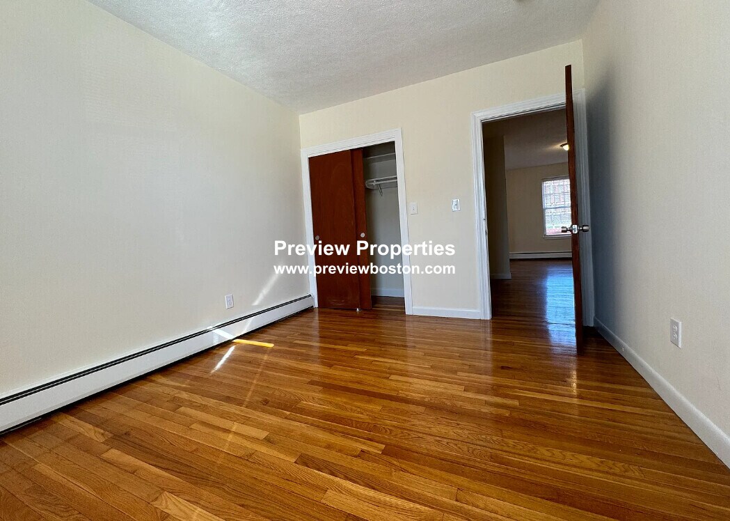 Foto del edificio - 160 N Beacon St