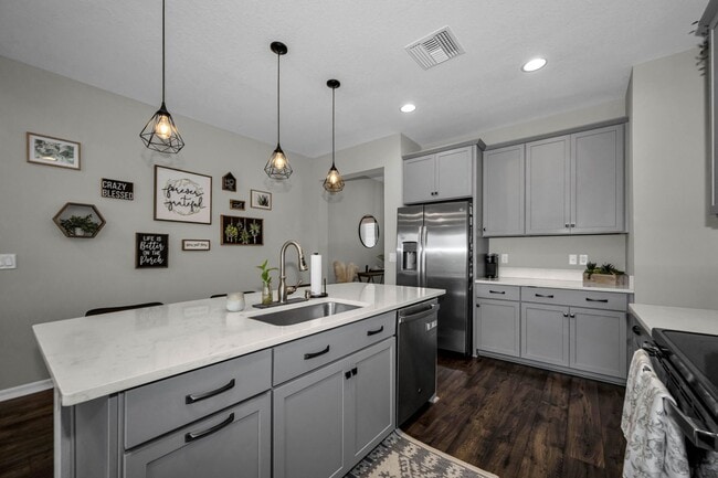 Building Photo - Beautiful executive Townhome