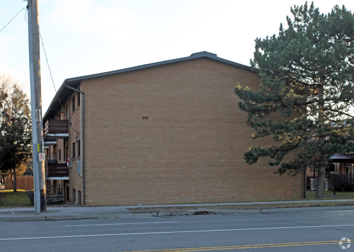 Photo du bâtiment - 949 Simcoe St N
