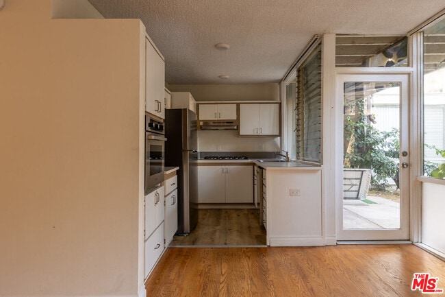 Building Photo - 11131 Rose Ave