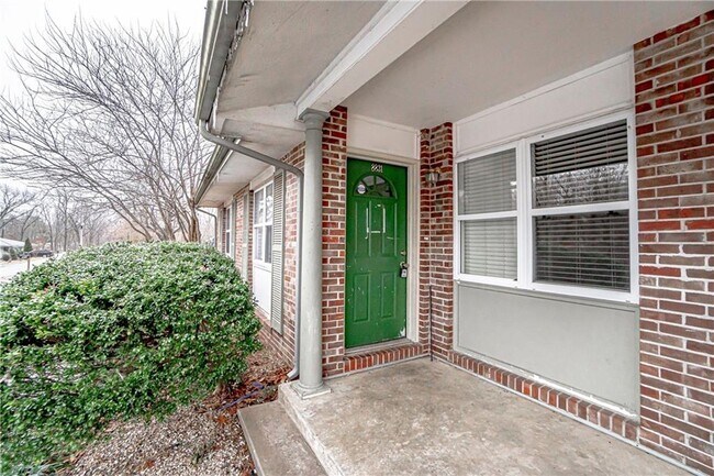 Building Photo - 8831 Country Club Dr