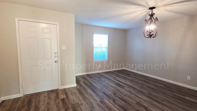 Foto del edificio - 824 Rivers Creek Ln