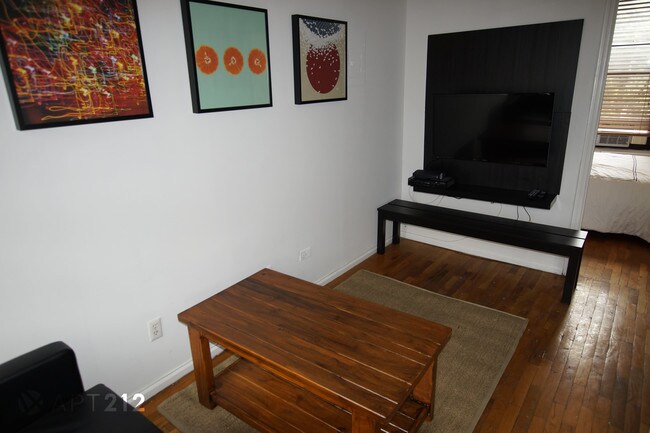 Foto del edificio - 321 W 51st St