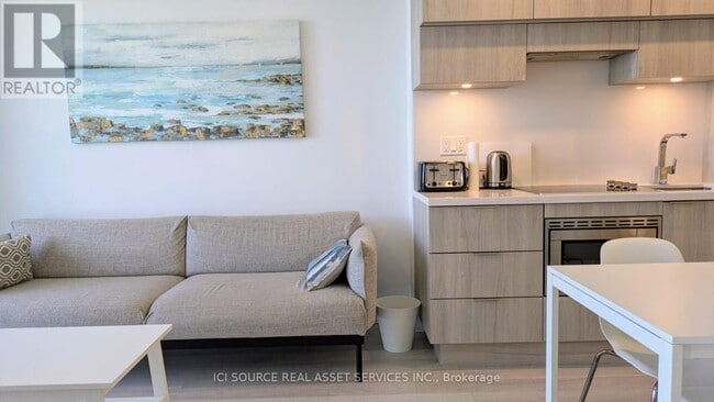 Building Photo - 39-3239 Roehampton Ave