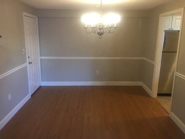 Building Photo - 5 Birchwood Pointe
