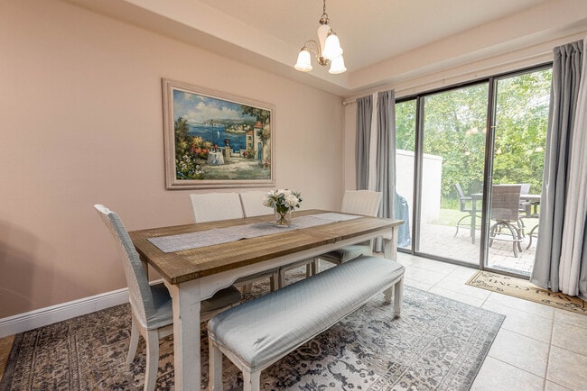 Foto del edificio - 8079 Brooksville Dr