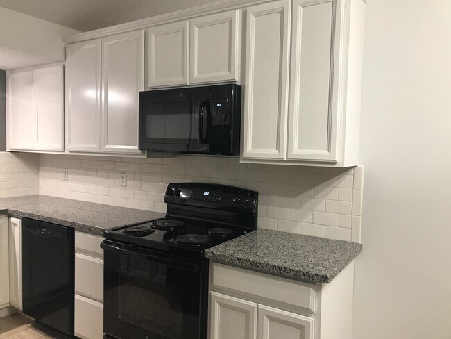 Building Photo - Charming Layton Home