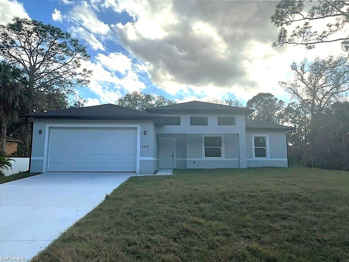 Primary Photo - Large 4 bedroom, 3 bath, 2 car garage-MOVE...