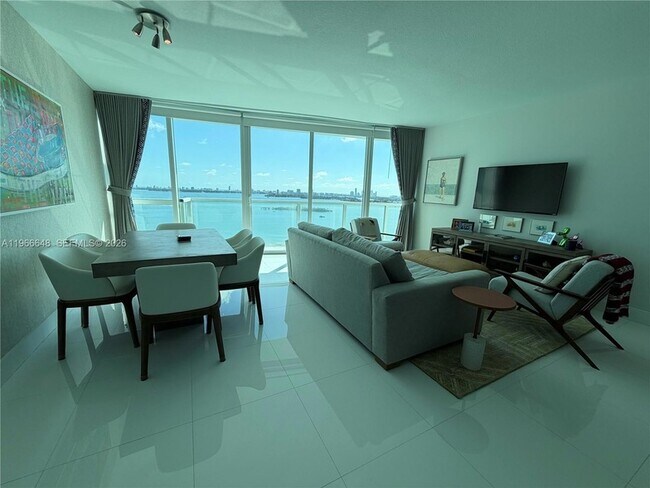 Foto del edificio - 665 NE 25th St