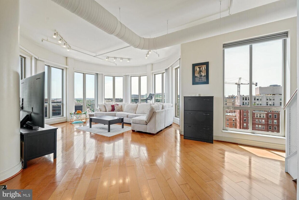 Primary Photo - 301 Massachusetts Ave NW