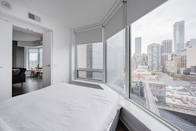 Building Photo - 155 Yorkville Ave