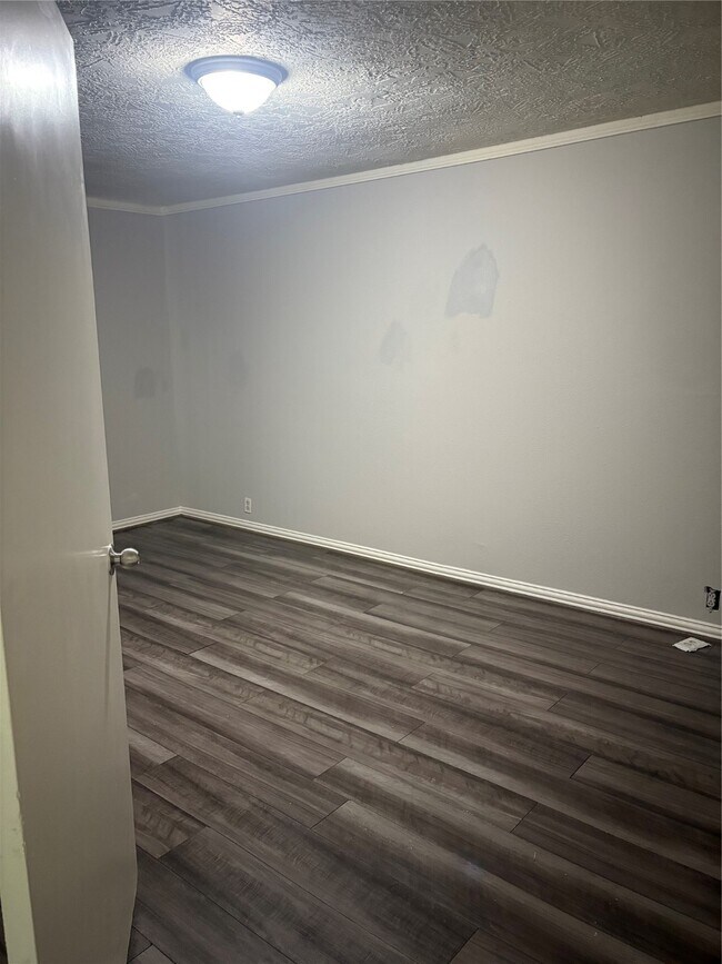 Foto del edificio - 6139 Ridgeway Dr