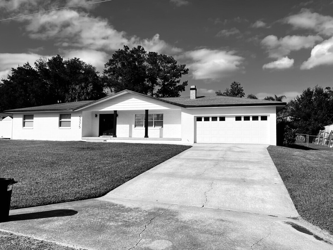 5375 Levy St, Belleview, FL 34420 House for Rent in Belleview, FL