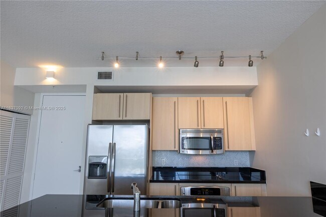 Foto del edificio - 79 SW 12th St
