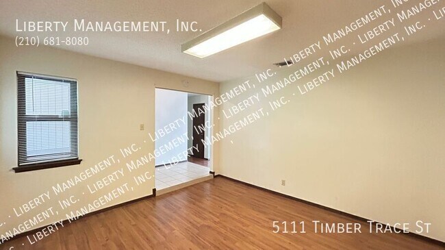 Foto del edificio - 5111 Timber Trace St