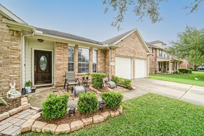Building Photo - 387 Henderson Ln