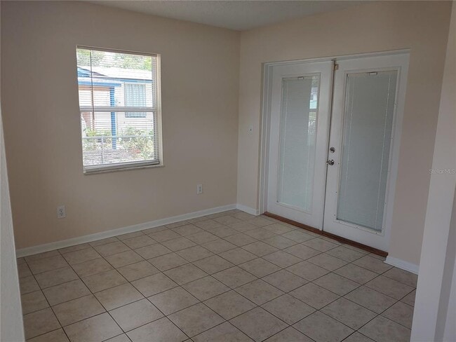 Building Photo - 2440 Alamanda Ave
