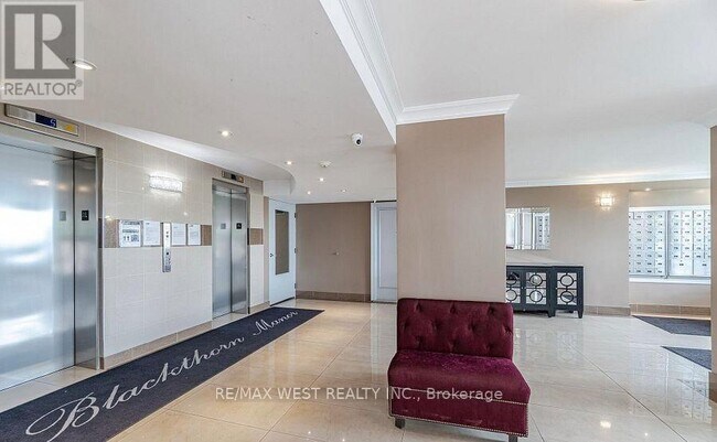 Building Photo - 541 Blackthorn Ave