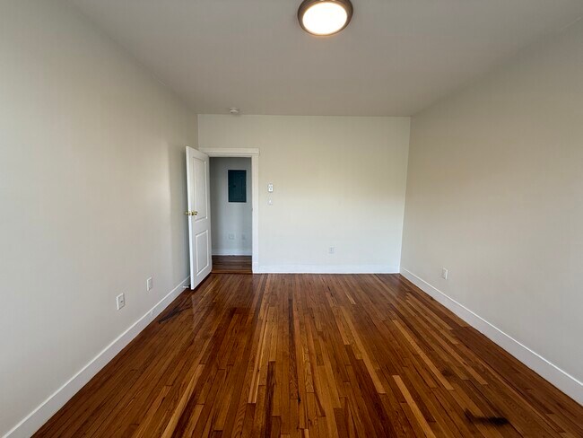 Foto del edificio - 90 Brainerd Rd