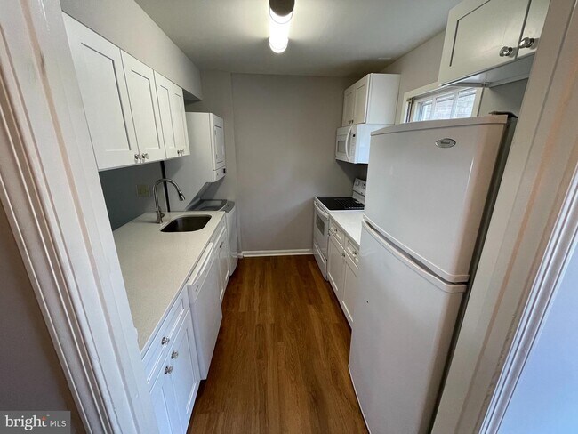 Building Photo - 6137 Strasburg Dr