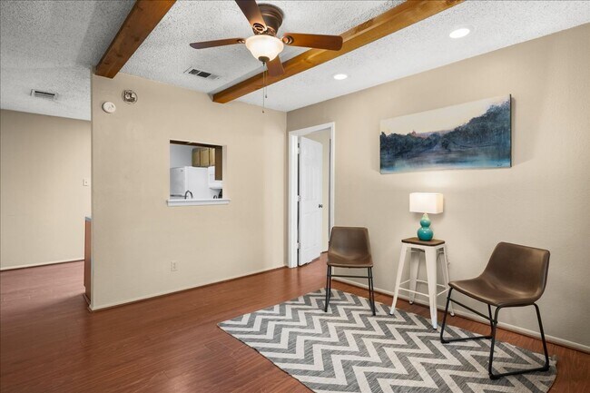 Foto del edificio - Great Location, Immediate Move In available - 2 bed / 2 bath Condo!