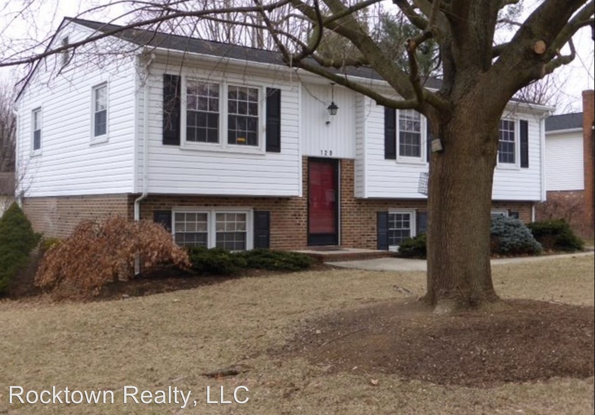 3 br, 2 bath House 129 Southhampton Drive House Rental in