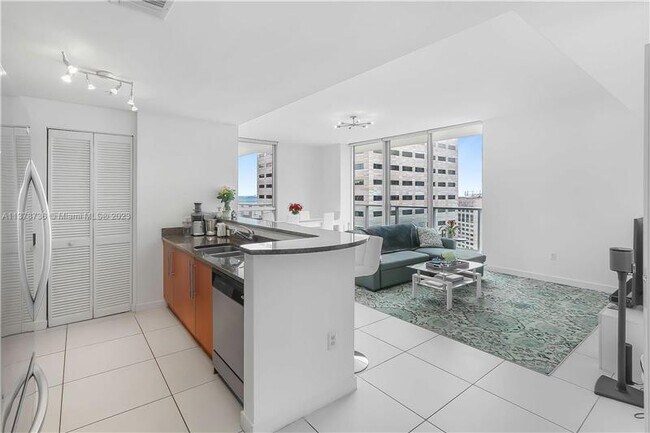 Foto del edificio - 300 S Biscayne Blvd