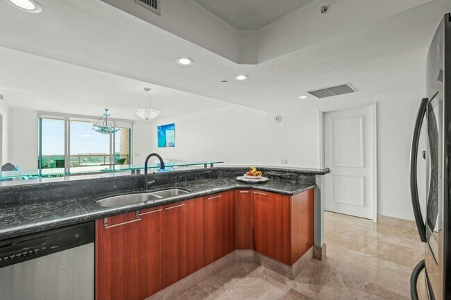 Foto del edificio - 2640 Lake Shore Dr